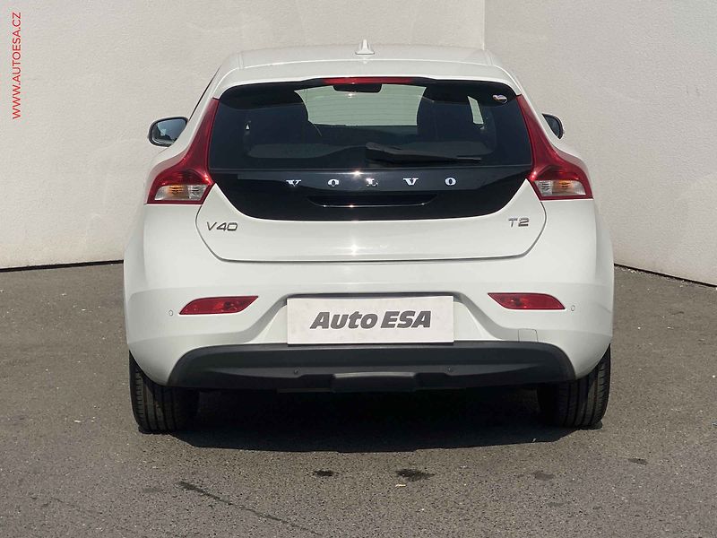 Volvo V40 (2017) 2.0T2, Momentum - fotka 5 z 17