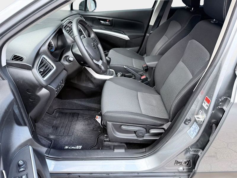 Suzuki SX4 S-Cross Comfort+ 4x4 Navigace /Xenony - fotka 10 z 23
