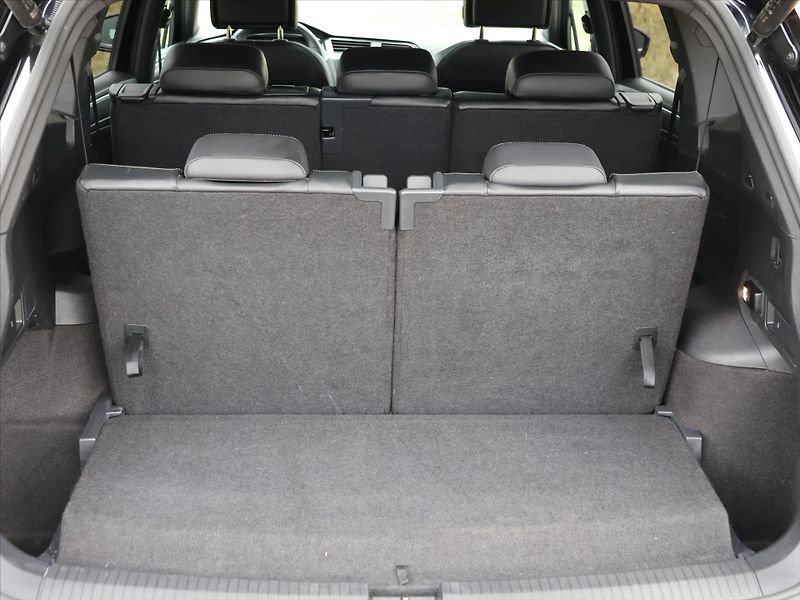 Volkswagen Tiguan Allspace 2,0 TSI 4x4 DSG R-Line 7-Míst - fotka 10 z 44