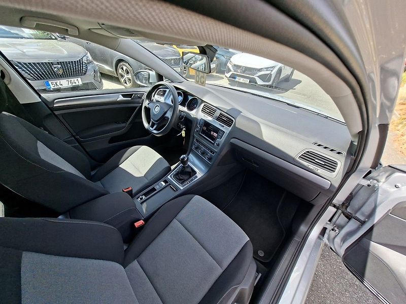Volkswagen Golf 1,6 TDI 110k M5 - fotka 14 z 25