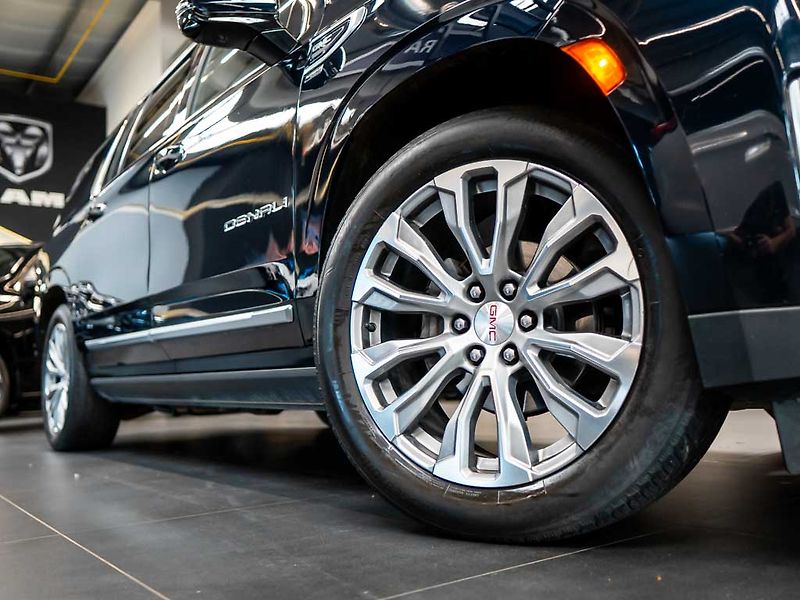 GMC Yukon (2021) 6.2 XL Denali Ultimate Air 4WD - fotka 44 z 44