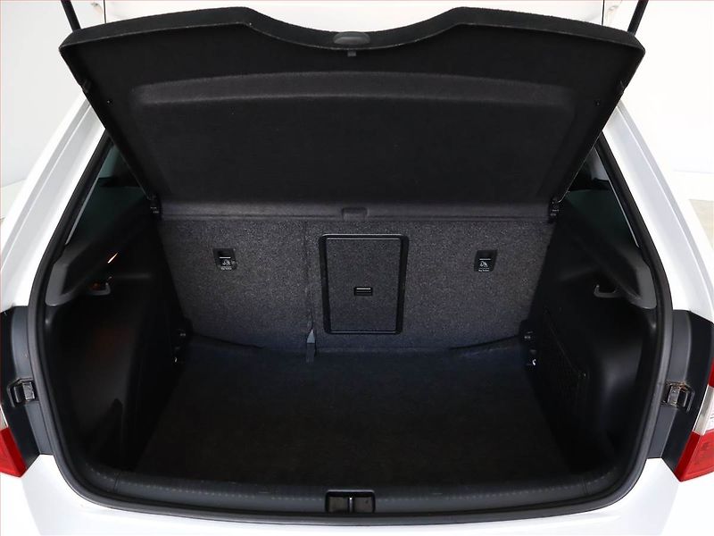 Škoda Rapid (2015) Spaceback 1.2 TSI, Tempomat - fotka 11 z 17