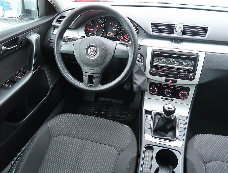 Volkswagen Passat (2012) 2.0 TDI, 4X4 - fotka 7 z 13