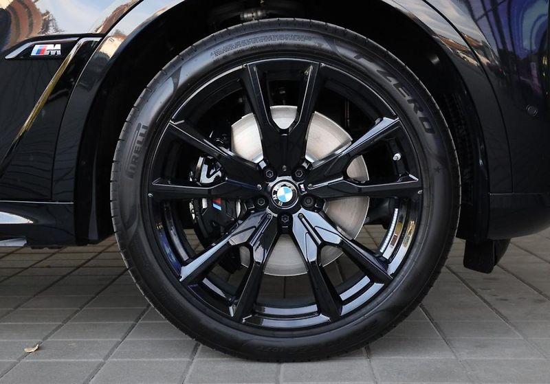 BMW X7 M60i xDrive - fotka 7 z 18