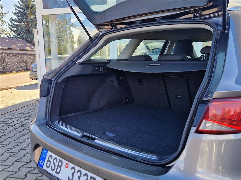Seat Leon 1,6 TDI Navigace, ServiskaTop! - fotka 11 z 20