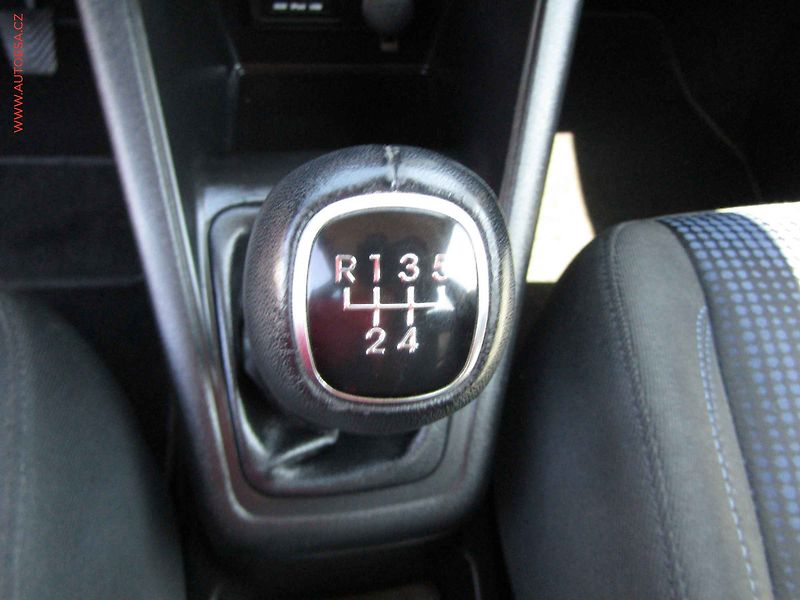 Hyundai ix20 (2013) 1.4 CVVT, ČR, servis.kniha - fotka 16 z 19