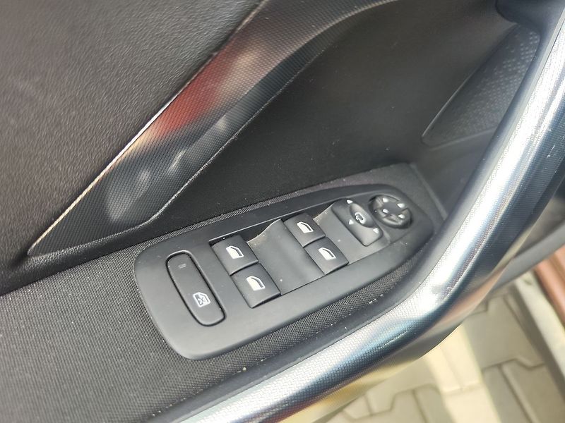 Peugeot 2008 1.6 VTi/88kW Allure tažné ČR - fotka 26 z 32