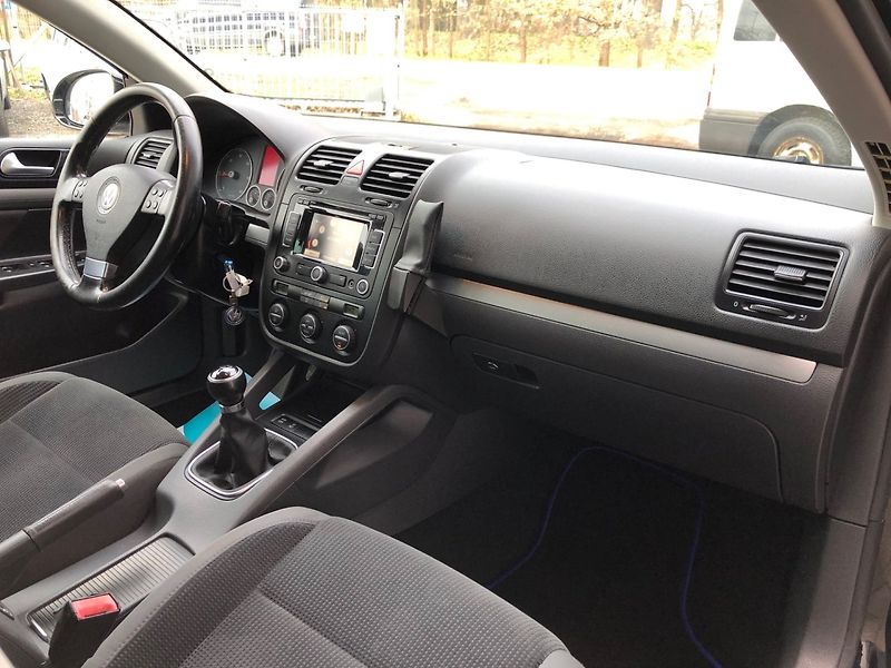 Volkswagen Golf Variant (2009) 1.9 TDi - fotka 17 z 27