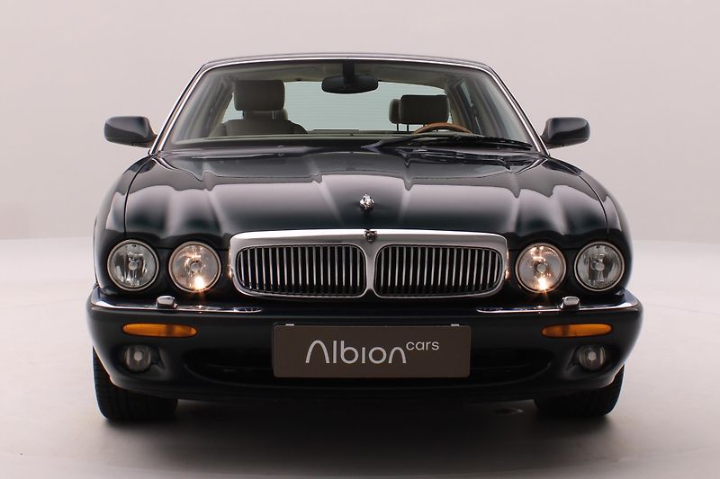 Jaguar XJ V8 4.0 SOVEREIGN AUT - fotka 15 z 31