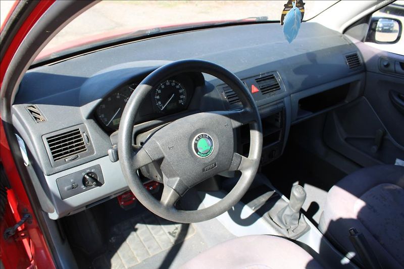Škoda Fabia 1,2 i  STK 3/2028 - fotka 10 z 20