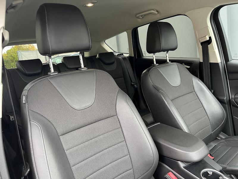 Ford Kuga 2.0TDCi 4x4 AUTOMAT TITANIUM  - fotka 33 z 44