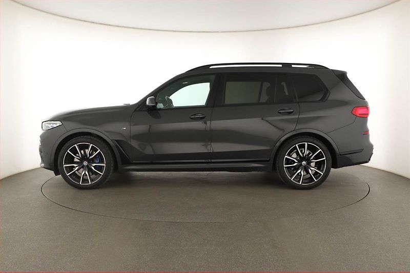 BMW X7 (2022) xDrive40d - fotka 3 z 30