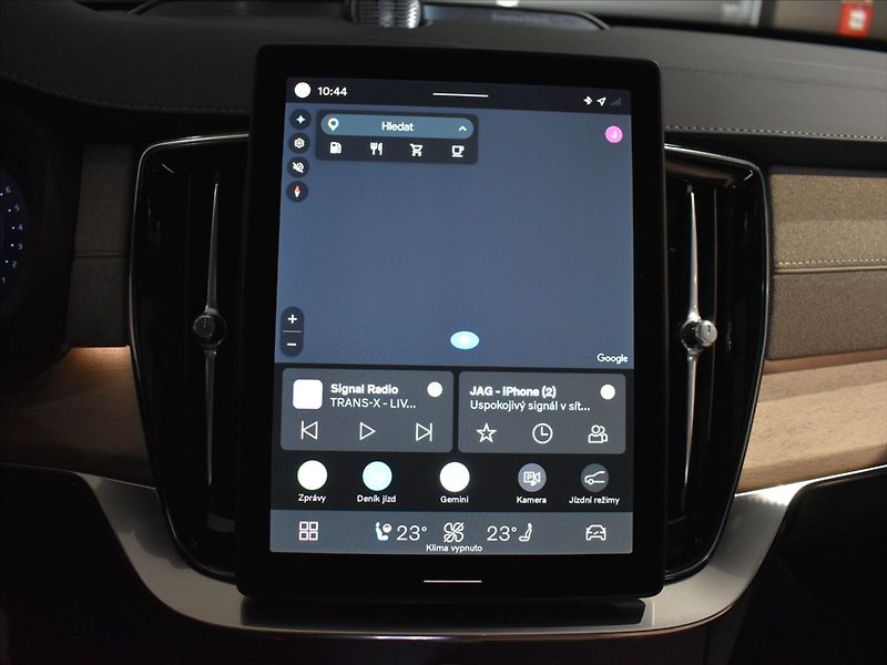 Volvo XC90 2,0 B5 AWD ULTRA Vzduch,Tažné - fotka 19 z 26