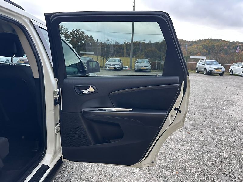 Fiat Freemont (2012) 2.0 M-JTD  7míst/Tempomat - fotka 25 z 39