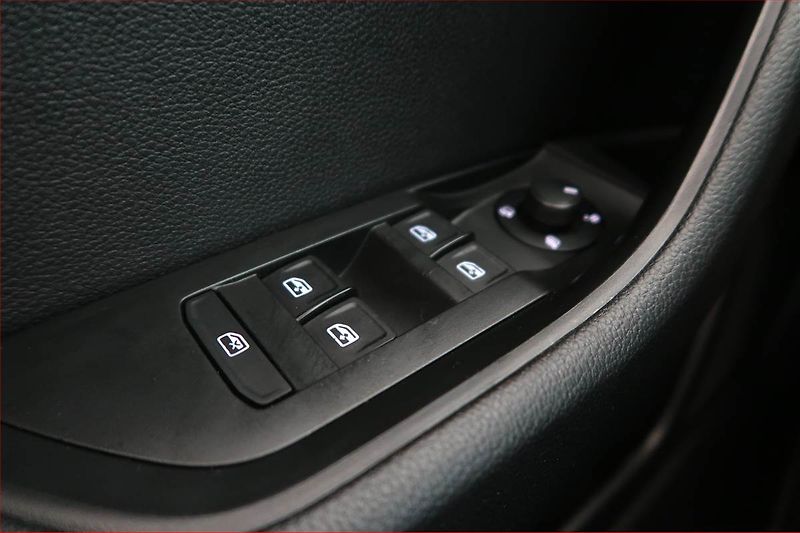 Škoda Superb (2016) 1.6 TDI, Navi, Bi-Xenony - fotka 17 z 20