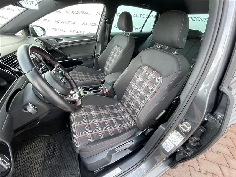 Volkswagen Golf 2,0 GTI  -APR 210kw Performanc - fotka 11 z 27