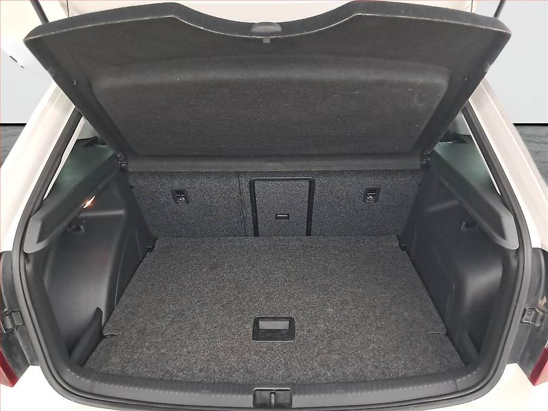 Škoda Rapid (2015) Spaceback 1.2 TSI, Xenony - fotka 13 z 19