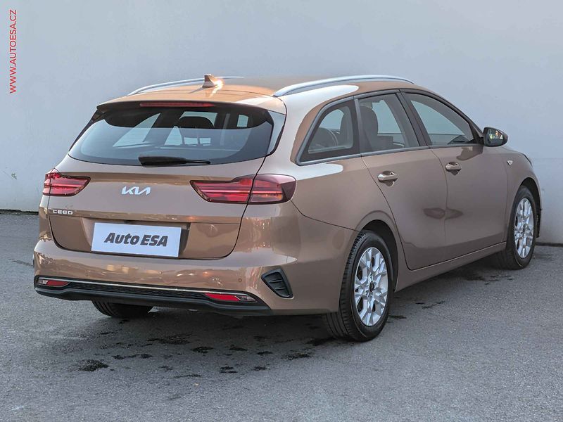 Kia Ceed (2022) 1.5T-GDi, 1.maj,ČR, AC - fotka 4 z 14