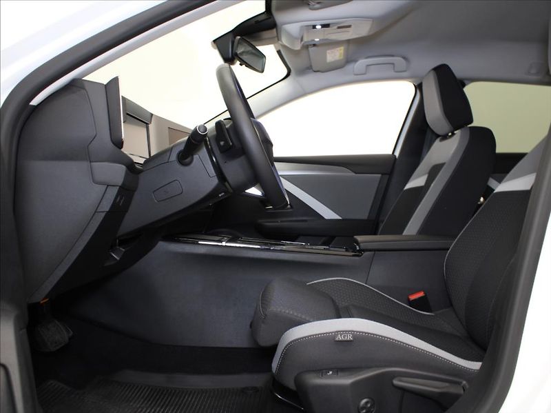 Opel Astra 1,5 CDTI 96kW AT TZ.ČR Výprode - fotka 6 z 22