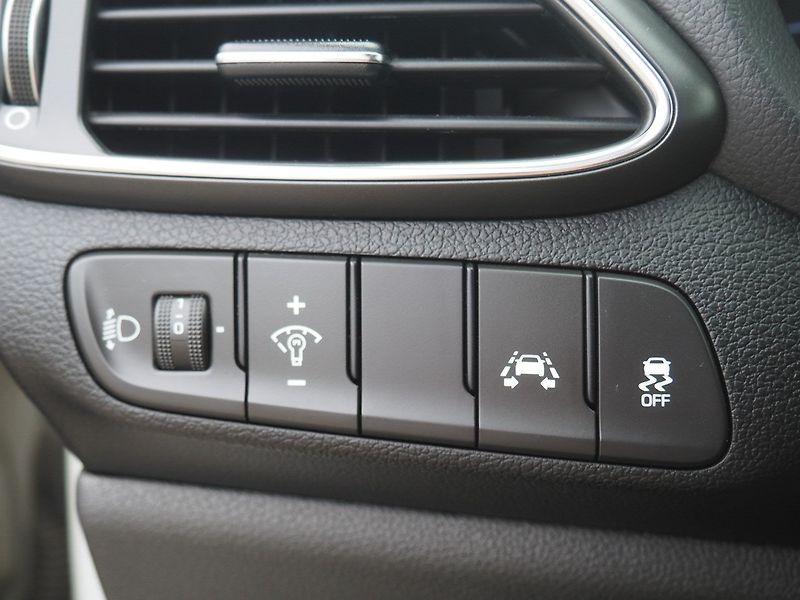 Hyundai i30 1.4-GDI, 103 kW, CZ, Navi - fotka 21 z 47