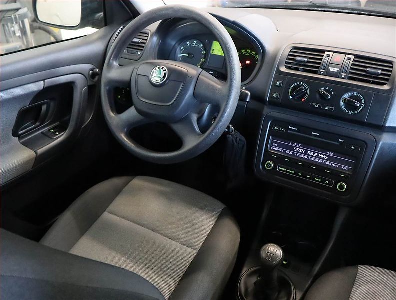 Škoda Fabia (2012) 1.4 16V - fotka 7 z 15