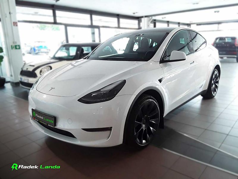Tesla Model Y (2022) AWD – AMD Ryzen, 4x4 - fotka 4 z 10