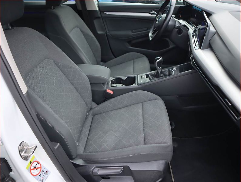 Volkswagen Golf (2021) Life 2.0 TDI, Serv.kniha, Navi - fotka 9 z 23
