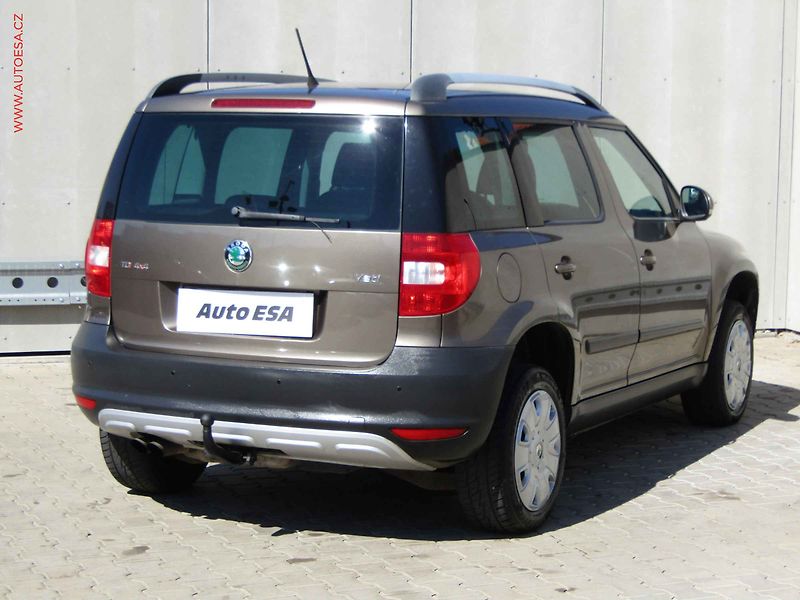 Škoda Yeti (2010) 2.0 TDi 4x4, AC, tempo, park - fotka 4 z 17