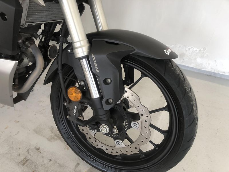 Honda CB 125 R Neo Sports Café ABS - fotka 16 z 17