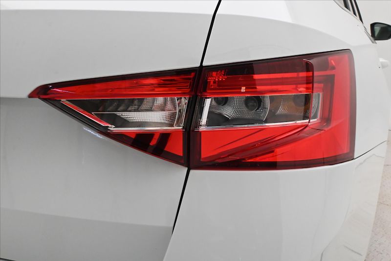 Škoda Superb 1,6 TDI 88 kW NAVI Ambition Zá - fotka 28 z 29