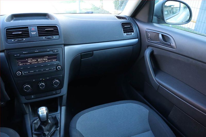 Škoda Yeti (2010) 2.0 TDI, 4X4, Park. senzory - fotka 8 z 18