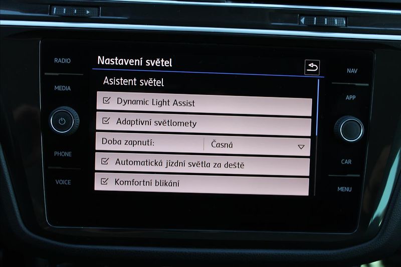 Volkswagen Tiguan 2,0 TDI  1.MAJ,A/T,4x4,R-LINE - fotka 14 z 41