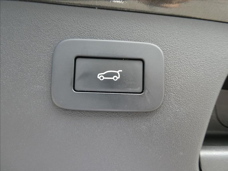 Jaguar E-Pace 2,0 D165,R-Dyn SE,1.maj,ČR,zár - fotka 36 z 38