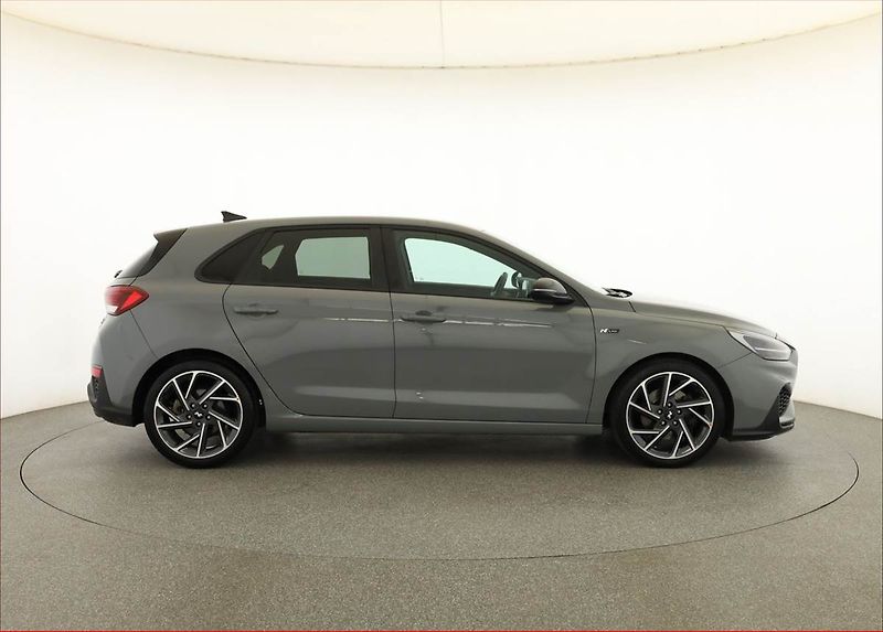 Hyundai i30 (2022) N-Line 1.5 T-GDI MHEV, ČR - fotka 6 z 20