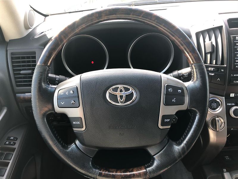 Toyota Land Cruiser 200 D-4D A/T 7 míst - fotka 17 z 30