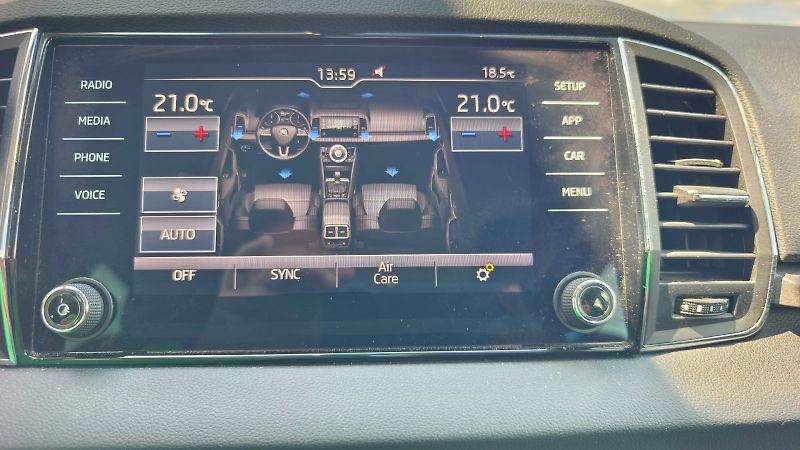 Škoda Karoq (2020) AMBITION PLUS TSI 1.5/110KW DS - fotka 31 z 33