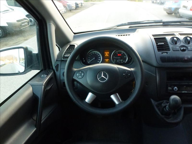 Mercedes-Benz Vito 2,2 113CDI  KAWA 5 míst - fotka 28 z 46