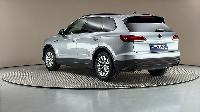 Volkswagen Touareg 3.0 TDI Tiptronic - fotka 2 z 30