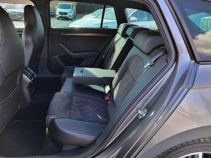 Škoda Superb 2.0 TDi DSG 4x4 SPORTLINE - fotka 8 z 46