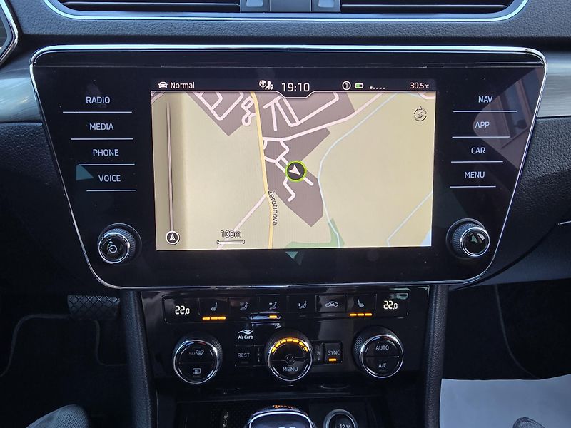Škoda Superb 2,0 TDI DSG STYLE VIRTUAL NAVI - fotka 18 z 51