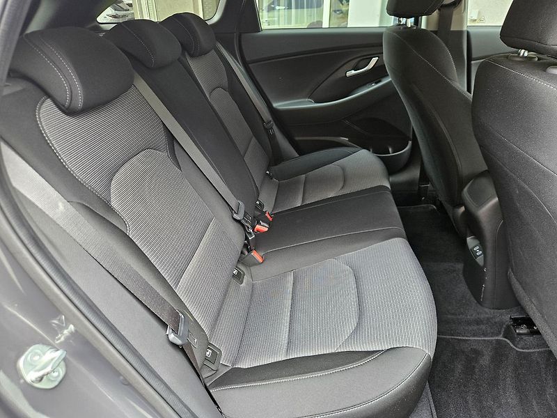 Hyundai i30 1,0 T-GDi 73kW, Smart Climate - fotka 32 z 33