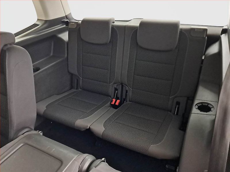 Volkswagen Touran (2011) 1.6 TDI, 7 míst, Serv.kniha - fotka 15 z 22