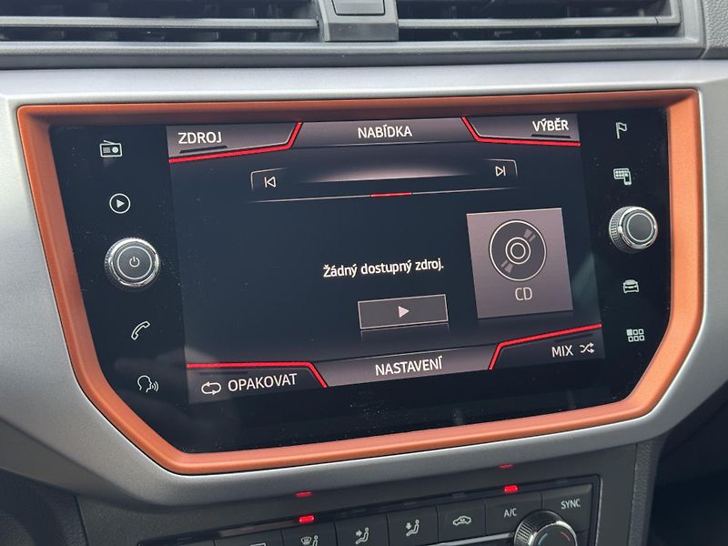Seat Arona (2019) 1.0TSi 85kW DSG, Virtual - fotka 31 z 54