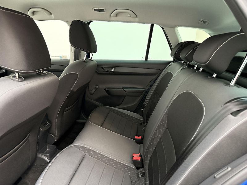 Škoda Fabia 1.0 TSI 70kW Black Combi Tour - fotka 11 z 12