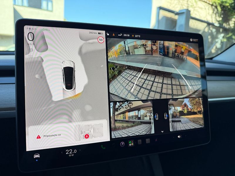 Tesla Model Y Long Range AWD - fotka 14 z 38