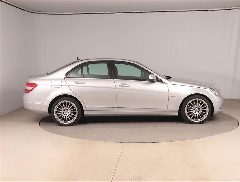 Mercedes-Benz Třídy C (2007) C 220 CDI, Vyhř. sedaček - fotka 6 z 15