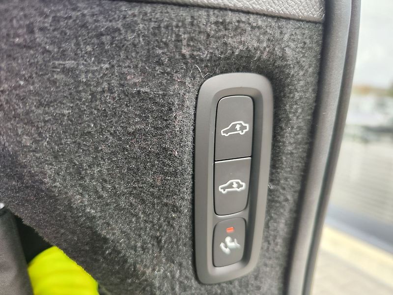 Volvo XC90 D5 2.0/173kW Inscription AT 4x - fotka 11 z 47