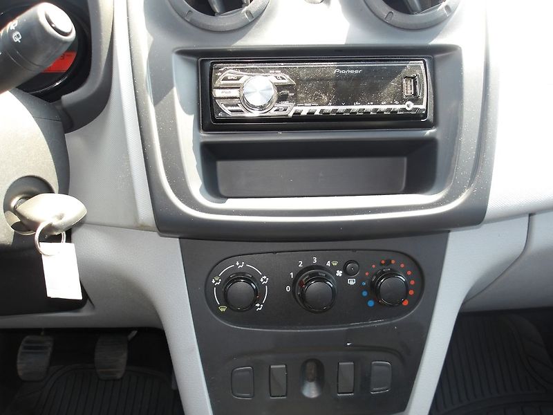 Dacia Sandero 1,2i ČR NAJ.66000km !!! - fotka 11 z 19