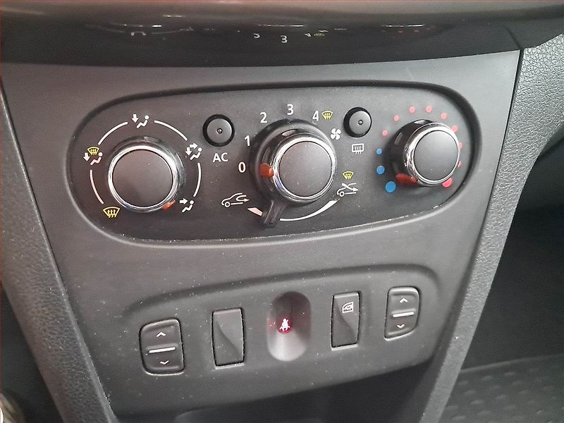 Dacia Sandero (2013) 1.2 16V, ČR,1.maj, nová STK - fotka 13 z 15