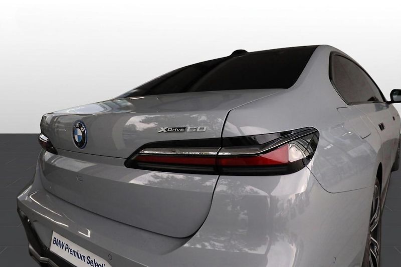 BMW i7 xDrive60 - fotka 21 z 28